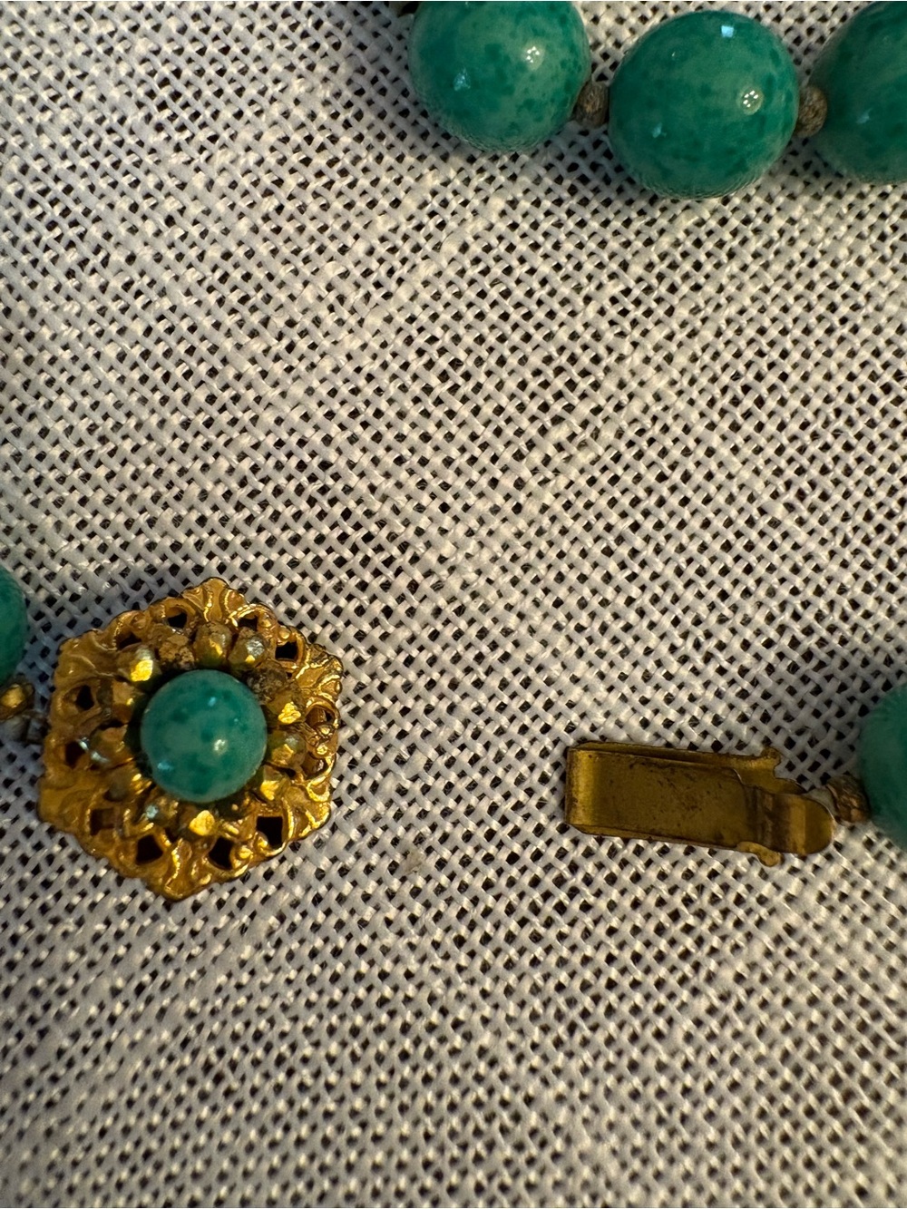 Miriam Haskell Vintage Green Speckled Glass Beaded Necklace. Hand Knotted. - Picture 6 of 7